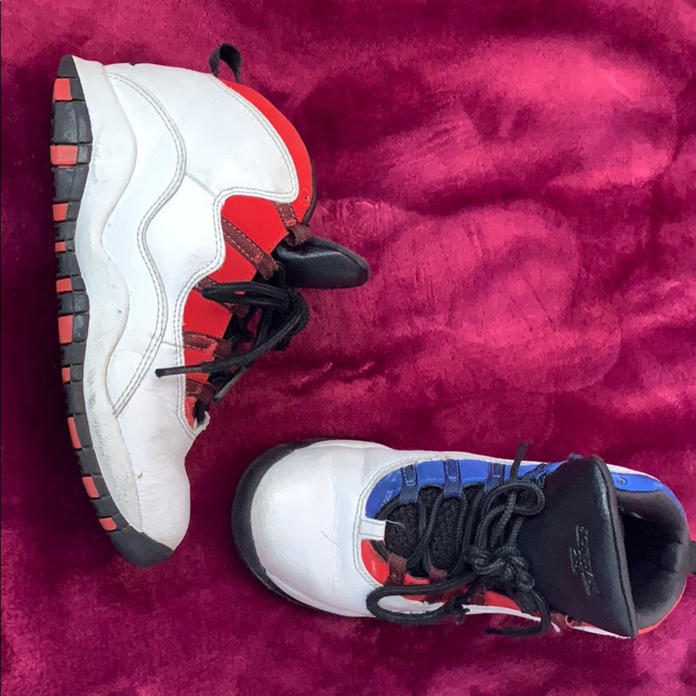 Boys Jordan’s size 1.5